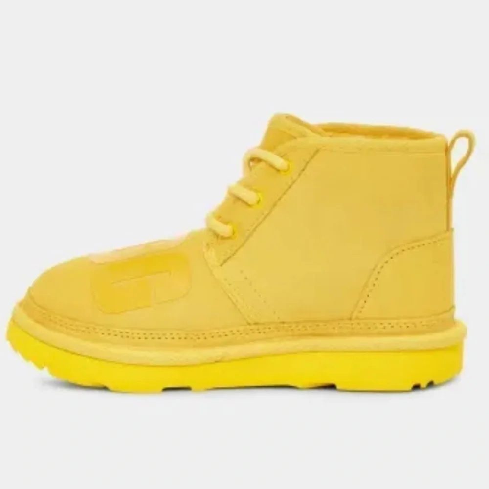 Yellow Scatter Graphic Uggs‎ size 4